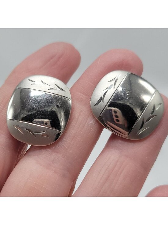 None Other - Vintage Silver Tone Leaf Engraved Cufflinks Reflective and Matte Finish .75"